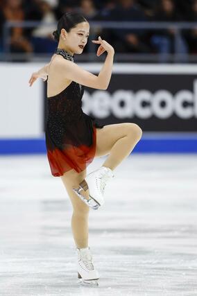 女子SP 演技する渡辺倫果=レークプラシッド(共同)