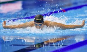 男子100メートルバタフライ準決勝 力泳する水沼尚輝=シンガポール(共同)