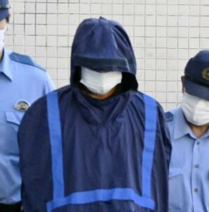 送検のため宇都宮南署を出る古口大輔容疑者=15日