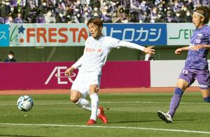 広島-新潟 前半37分、FW鈴木がシュートを決めて2-0=Eスタ