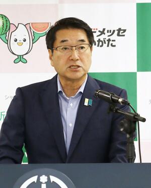 記者会見を行った新潟市の中原八一市長=30日、新潟市役所