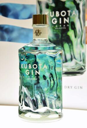 朝日酒造が生産に乗り出す「KUBOTA GIN」のボトル