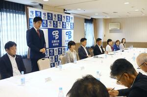 知事選を総括した立憲民主党県連の知事選対策本部会議＝２８日、新潟市中央区