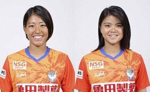 FW石淵萌実(左)とFW山本結菜