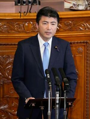 　参院本会議で代表質問する古賀友一郎氏（自民党）