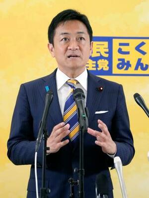 記者会見する国民民主党の玉木代表=22日午前、国会