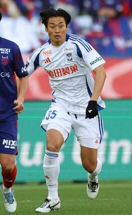 ピッチに立つＤＦ千葉和彦＝味の素スタジアム