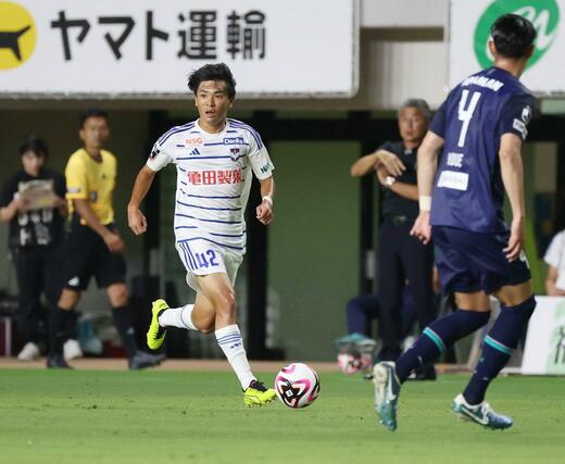 前半、好機を演出するＤＦ橋本健人（４２）