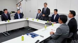 　自民、公明、日本維新の会の３党が開いた教育無償化に関する実務者協議＝３日午前、国会