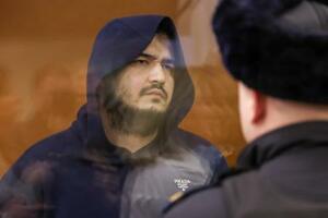 21日、モスクワの軍事裁判所に出廷したアフマドジョン・クルボノフ被告(タス=共同)