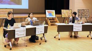 障害者アートの可能性などについて意見を交わした福祉講座＝新潟市西区