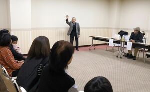 さまざまな世代が参加した映画「おばあちゃんの秘密」のオーディション=胎内市東本町