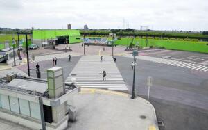 　野外セット「足利スクランブルシティスタジオ」＝２０２０年７月、栃木県足利市