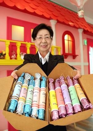 冷凍クレープをアピールする星野洋子社長=小千谷市城内1