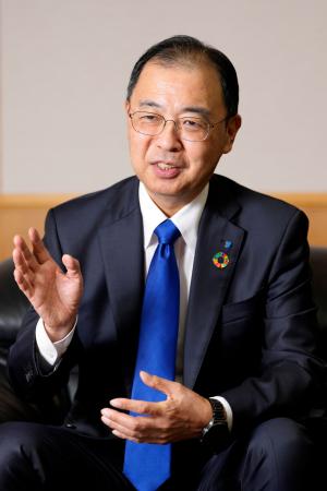インタビューに応じる九州電力の西山勝社長