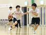 練習する開志国際高の選手＝胎内市