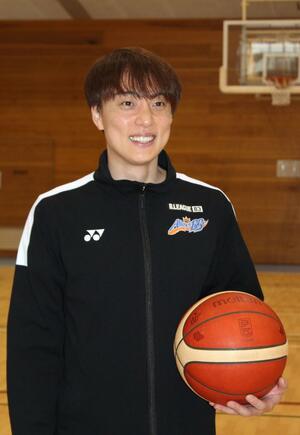プレーオフで求められるプレーについて「クレバーな中にも大胆にやらなければいけない」と語る五十嵐圭=長岡市