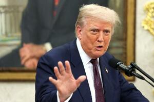 6日、米ホワイトハウスで話すトランプ大統領(ロイター=共同)