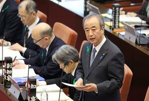 県民投票条例案を審議する県議会臨時会で答弁する花角英世知事=16日、県議会