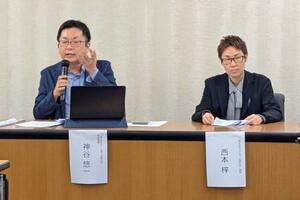 記者会見するLGBT法連合会の神谷悠一代表理事(左)ら=1日午前、厚労省