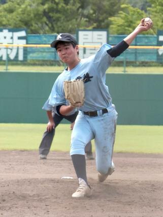 柏崎常盤・総合－柏崎　柏崎常盤・総合の２番手で登板した駒野大悟＝柏崎市佐藤池球場