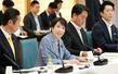 　地域未来戦略に関する関係副大臣等会議で発言する高市首相（左から２人目）＝１８日午前、首相官邸