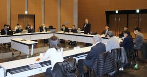 2025年度の事業計画案が承認された佐渡市地域公共交通活性化協議会=18日、佐渡市両津夷