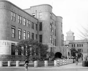 米軍がBC級戦犯を裁いた横浜地裁=1945年12月(ACME)