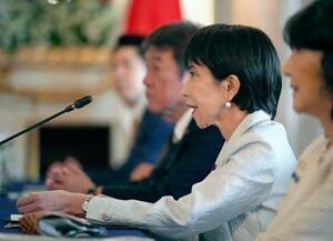 トランプ米大統領と会談する高市首相=28日、東京・元赤坂の迎賓館(ゲッティ=共同)