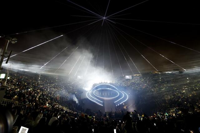 イタリアの世界遺産ベローナ市街にある円形闘技場で始まったミラノ・コルティナ冬季パラリンピックの開会式＝６日（共同）