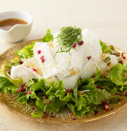 揚げじゃことひらひら大根のサラダ 869円