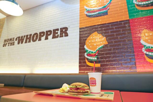１１日にオープンする「バーガーキングイオンモール新潟亀田インター店」＝１０日、新潟市江南区