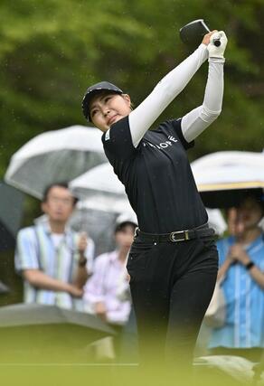 第３日、通算１４アンダーで首位の高橋彩華＝六甲国際ＧＣ