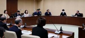 　抗がん剤注射を受けた白血病患者が死亡した問題について話し合う、県議会福祉保健医療委員会＝２５日午前、埼玉県庁