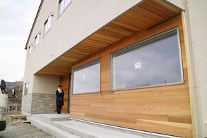 3月末のオープンを目指す「旅荘あさひ荘 Casa ORITO」=佐渡市相川下戸村