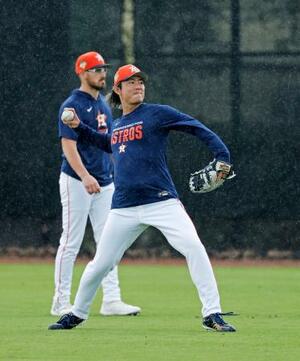 キャッチボールするアストロズ・今井=ウェストパームビーチ(共同)