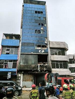 火災があったジャカルタのビル=9日(共同)