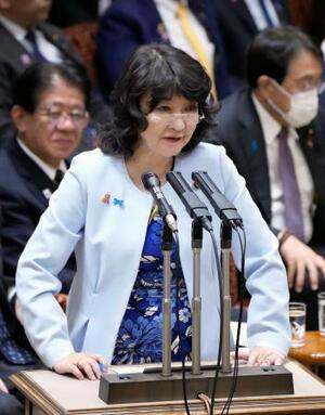 　参院予算委で答弁する片山財務相＝１２日午後