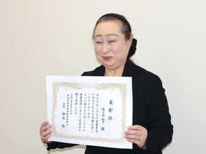 長年の読み聞かせ活動が評価され、功労者に選ばれた佐々木裕子さん