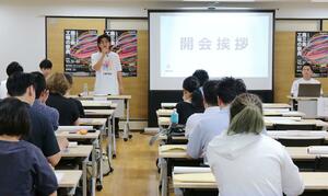 「燕三条 工場の祭典」の出店者説明会=8月6日、燕市水道町1の中央公民館