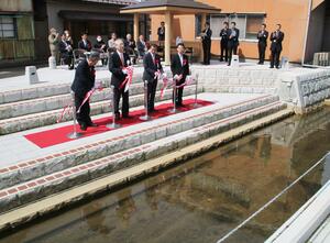 新たな水辺のスポットとして開設された水のみち親水広場=28日、新発田市大栄町1