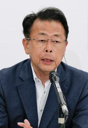 メディアのインタビューに答える公明党の西田幹事長=20日午後8時46分、東京都新宿区の党本部