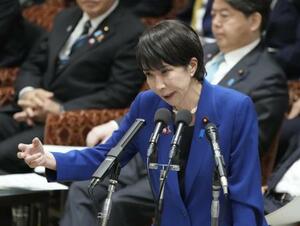 衆院予算委員会で立憲民主党の岡田克也氏の質問に答弁する高市早苗首相＝２０２５年１１月７日