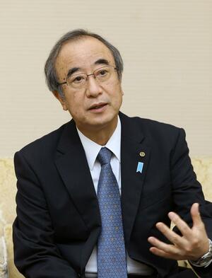 花角英世知事