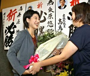 2018年6月の津南町長選で初当選した31歳の桑原悠さん。全国最年少の町村長として注目を集めた=津南町下船渡