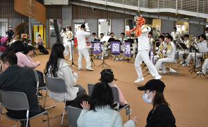 消防音楽隊のコンサートなどが行われた防火キャンペーン=長岡市千歳1