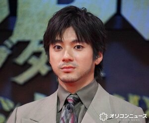 明るめスーツを着て大慌てした山田裕貴(C)ORICON NewS inc.