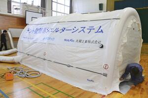 志賀原発事故を想定した防災訓練で使われたテント=11月、石川県志賀町