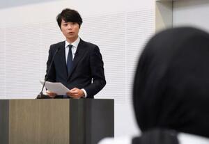 パレスチナを巡る対話会合であいさつする、NPO法人「アクセプト・インターナショナル」の永井陽右代表理事=9日午前、東京都渋谷区