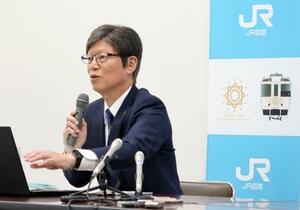 　記者会見するＪＲ四国の四之宮和幸社長＝３１日午前、高松市
